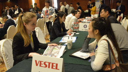 VESTEL等采购商与供应商在洽谈