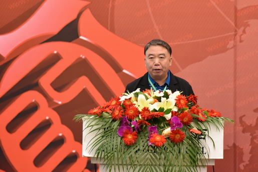 襄阳金耐特机械股份有限公司的帅德军副总经理作报告