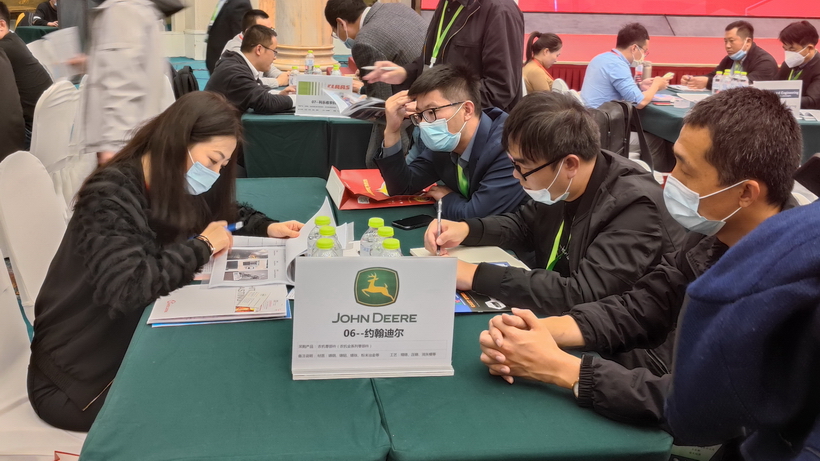  约翰迪尔与供应商在洽谈