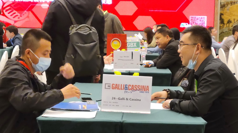 Galli & Cassina与供应商在洽谈